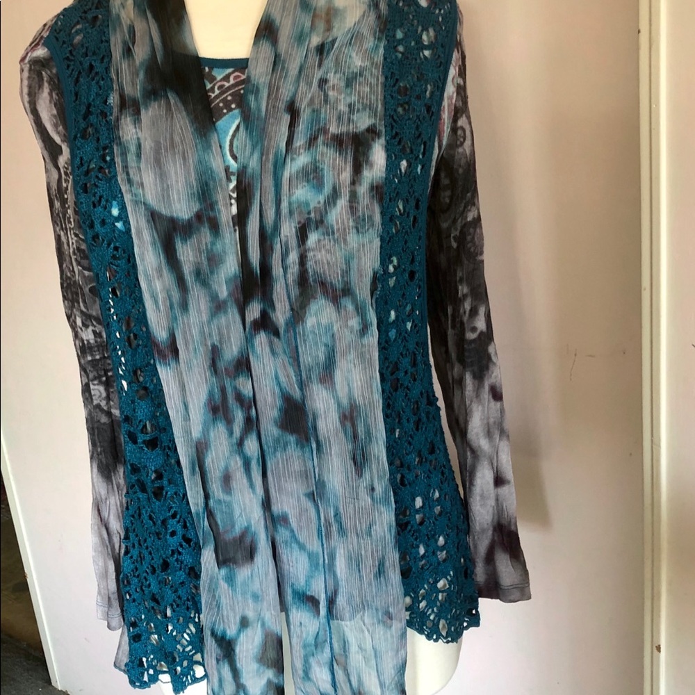 Women’s long sleeve top with built in vest